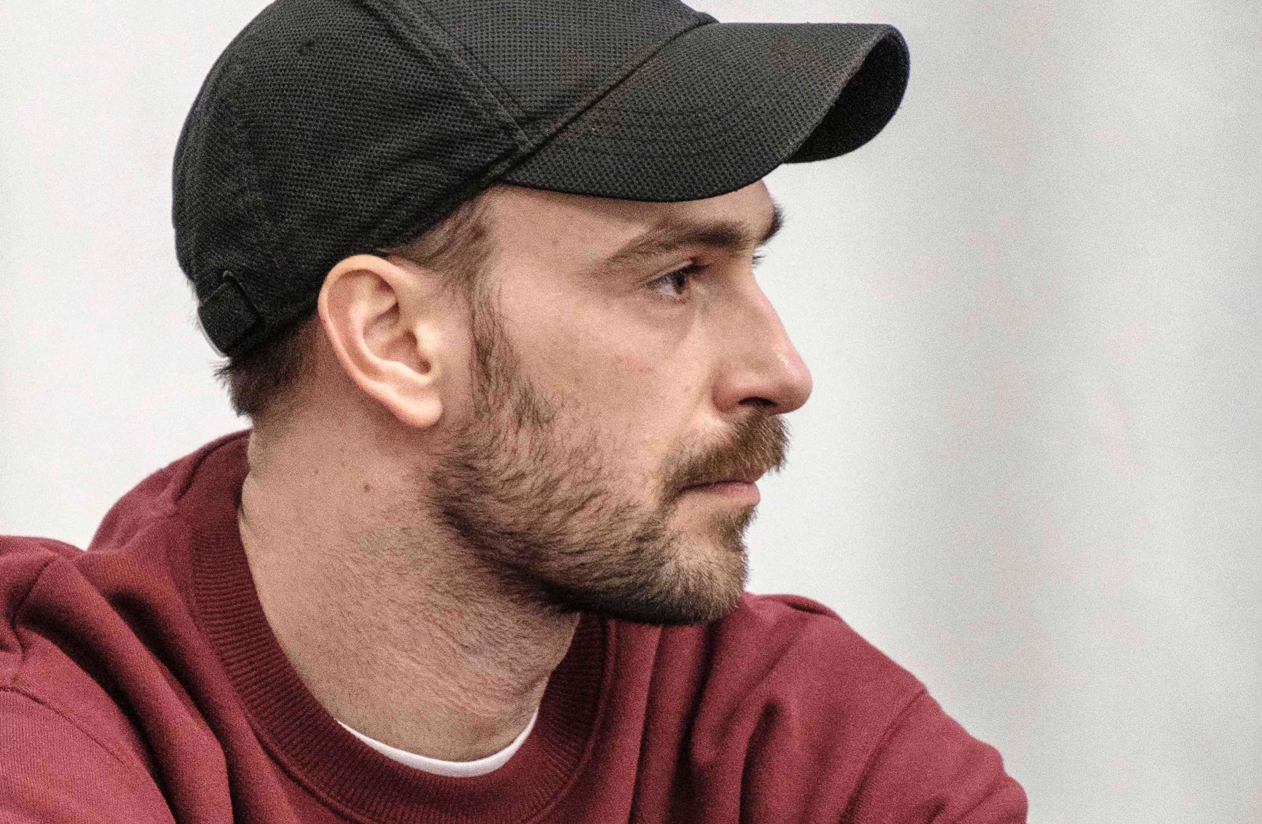 Portrait des Choreographen Diego Tortelli während der Probe von Shifting Perspektive. Foto: (c) Franz Kimmel